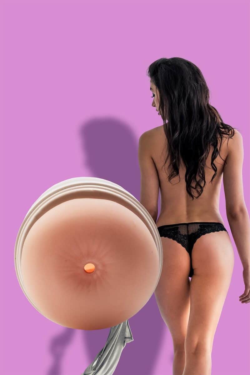 Pocket anus Layla